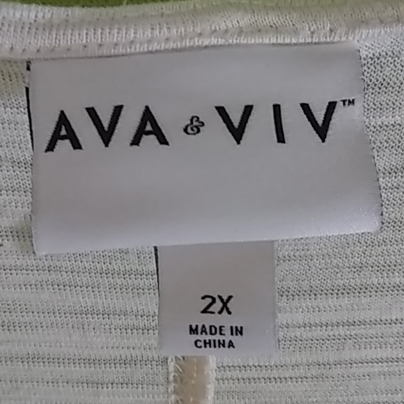 2X  Plus cream top - Picture 4 of 5